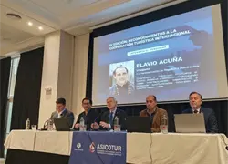 Reconocimiento internacional Flavio Acu&ntilde;a por su aporte al turismo de salud