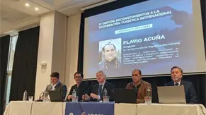 Reconocimiento internacional Flavio Acuña por su aporte al turismo de salud