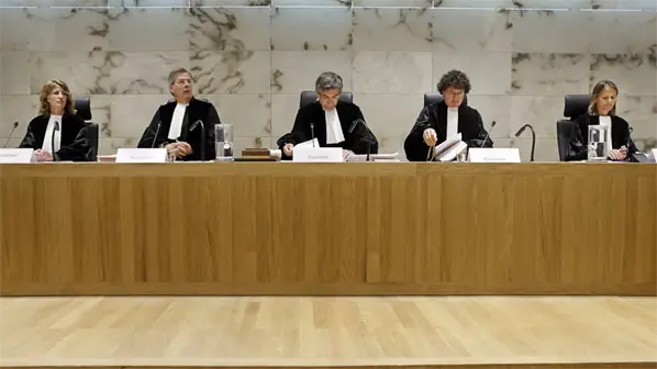 Anterior director del Louvre achaca al covid retraso en implantación del plan de seguridad