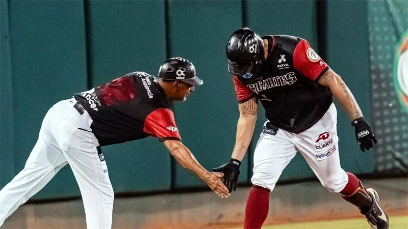 García Jr. y Gary Sánchez lideran barrida de los Gigantes ante los Toros
