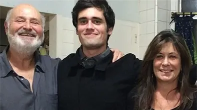 Cámaras captan arresto de Nick Reiner en Los Ángeles por asesinato de sus padres