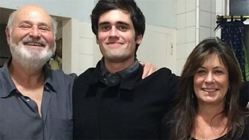 Cámaras captan arresto de Nick Reiner en Los Ángeles por asesinato de sus padres