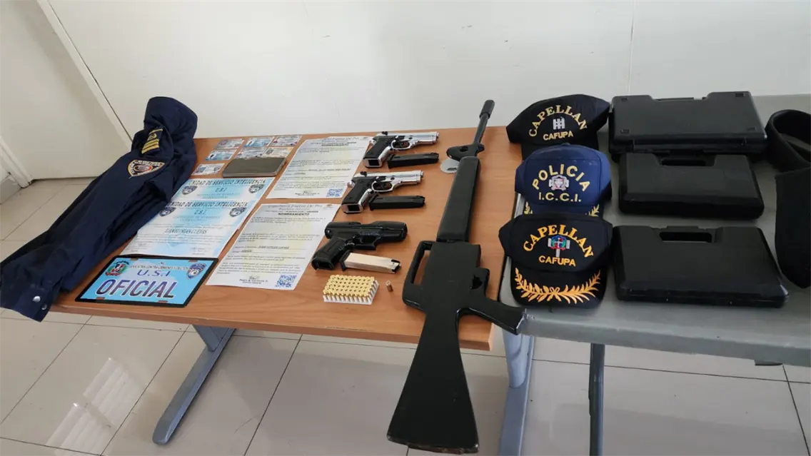 Policía ocupa armas de fuego y objetos ilícitos durante allanamientos en La Vega y Barahona Policía ocupa armas de fuego y objetos ilícitos durante allanamientos en La Vega y Barahona