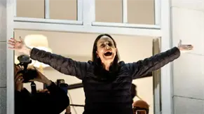 Assange denuncia a Fundaci&oacute;n Nobel por facilitar cr&iacute;menes de guerra con premio a Machado