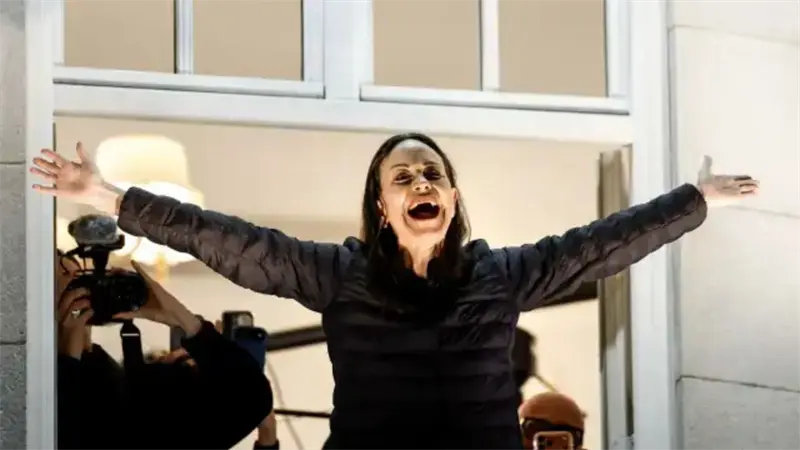 Assange denuncia a Fundaci&oacute;n Nobel por facilitar cr&iacute;menes de guerra con premio a Machado