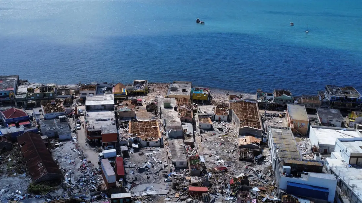 El sector turístico de Jamaica está recuperado al 71 % tras el paso del huracán Melissa