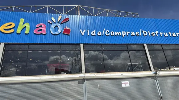 MIVED clausura Plaza Zehao en Samaná por operar sin licencia de construcción