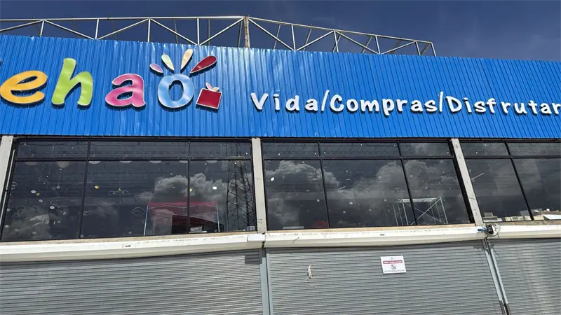 MIVED clausura Plaza Zehao en Samaná por operar sin licencia de construcción