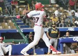 Rally de cuatro carreras da victoria al Escogido sobre &Aacute;guilas