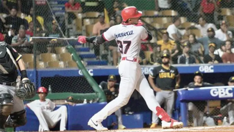 Rally de cuatro carreras da victoria al Escogido sobre Águilas