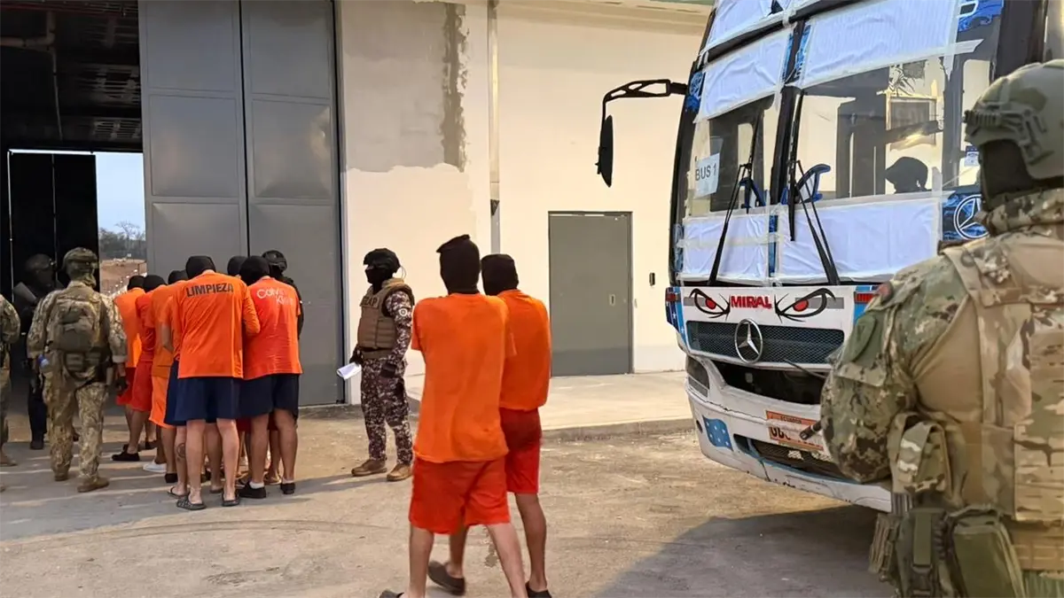 Mueven a 173 presos a la nueva cárcel de máxima seguridad de Ecuador