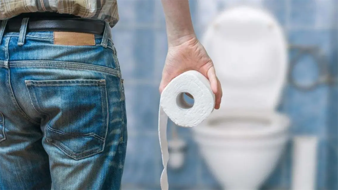 Despiden a un empleado por pasar demasiado tiempo en el baño Despiden a un empleado por pasar demasiado tiempo en el baño