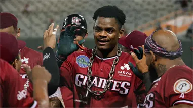 Gigantes sacuden a Toros y ganan tercero al hilo