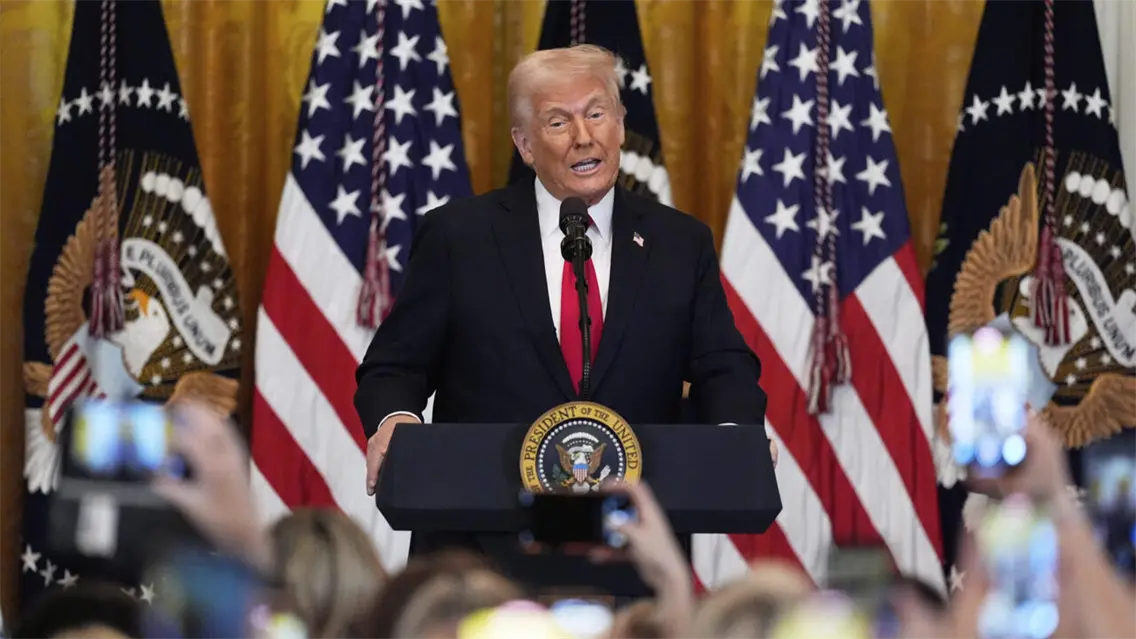 La guerra comercial de Trump tensa el comercio global e impacta en los bolsillos en EE.UU. La guerra comercial de Trump tensa el comercio global e impacta en los bolsillos en EE.UU.