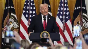 La guerra comercial de Trump tensa el comercio global e impacta en los bolsillos en EE.UU.