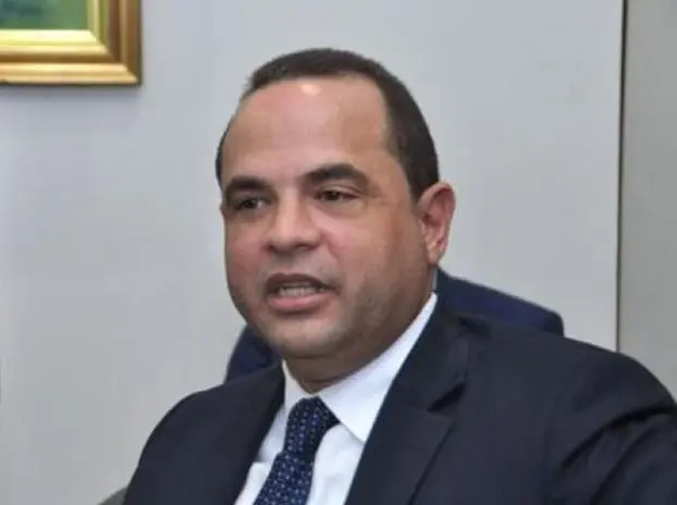 Manuel Crespo denuncia fraude en Senasa por transferencia de usuarios a ARS privadas