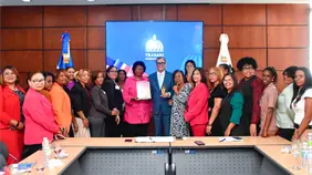 Ministro de Trabajo recibe reconocimiento por impulsar la igualdad y los derechos laborales de las mujeres