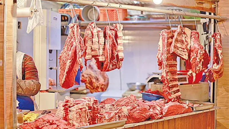 Carniceros advierten alza en el precio del pollo y temen impacto en la cena navideña