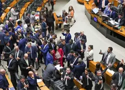 Cámara baja de Brasil declara la pérdida de mandato del hijo de Bolsonaro por ausentismo