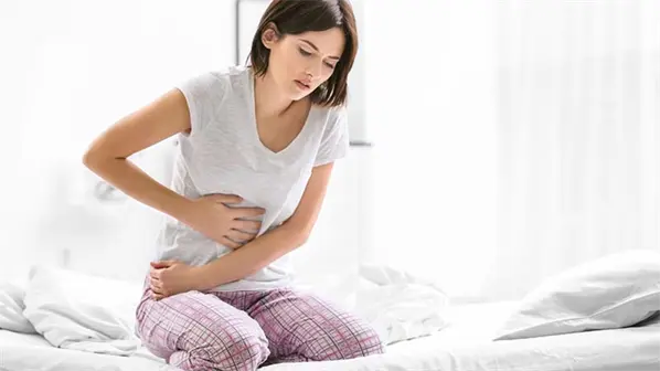 ¿Por qué las mujeres sufren más dolor intestinal? Las hormonas pueden ser la explicación