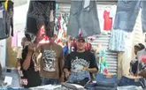 Comerciantes se quejan de bajas ventas de ropa por Navidad