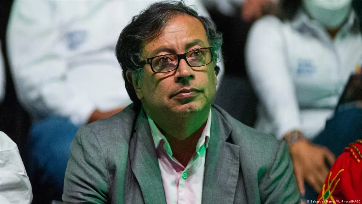 Petro defiende a su exministro de Hacienda, enviado a prisión preventiva por corrupción