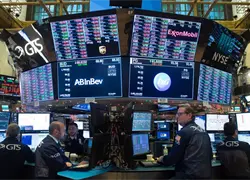 Wall Street cierra en verde tras datos de inflación más bajos y fuerte previsión de Micron