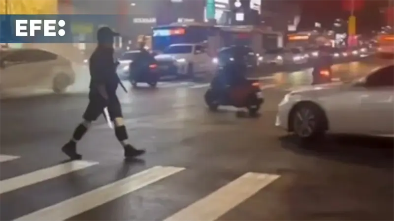 Cuatro muertos, incluido el autor, en ataque con bombas de humo y cuchillo en Taipéi