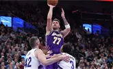 Doncic aporta 45 puntos, 11 rebotes y 14 asistencias en victoria de los Lakers