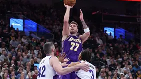 Doncic aporta 45 puntos, 11 rebotes y 14 asistencias en victoria de los Lakers