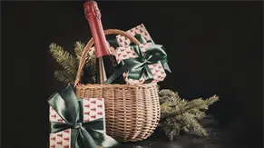 El fen&oacute;meno de las canastas navide&ntilde;as: historia y significado social