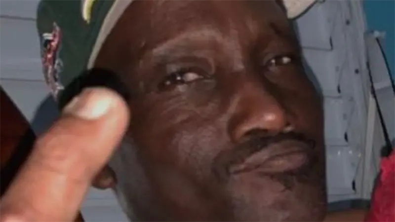 Muere hombre tras caer de un árbol mientras buscaba una gallina en Sabana Grande de Boyá