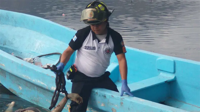 Hallan tres cad&aacute;veres flotando en el lago de Amatitl&aacute;n en Guatemala