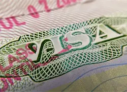 &iquest;Qu&eacute; es la loter&iacute;a de la green card que ha pausado Trump por el tiroteo en Brown?