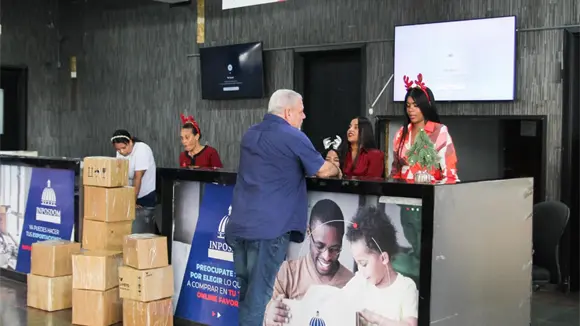 INPOSDOM desarrolla reglamento para contrataci&oacute;n de l&iacute;neas a&eacute;reas en carga postal internacional