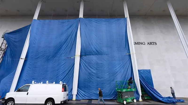 Centro Kennedy de las Artes añade nombre de Trump a su fachada tras polémico rebautizo