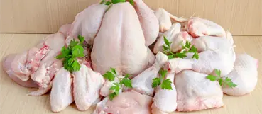 Alza del pollo reduce ventas en colmados y genera preocupaci&oacute;n de cara a la Navidad