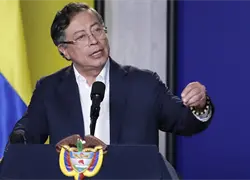 Petro dice que Nicol&aacute;s Maduro no debe dar &oacute;rdenes a los militares de Colombia