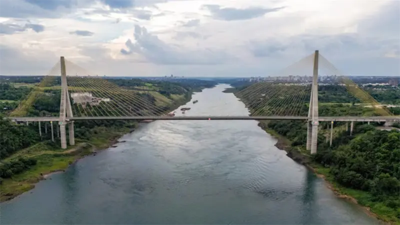 Lula pone en operaci&oacute;n el Puente de la Integraci&oacute;n entre Brasil y Paraguay