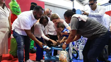 Raquel Pe&ntilde;a encabeza entrega de juguetes a ni&ntilde;os y ni&ntilde;as de Capotillo