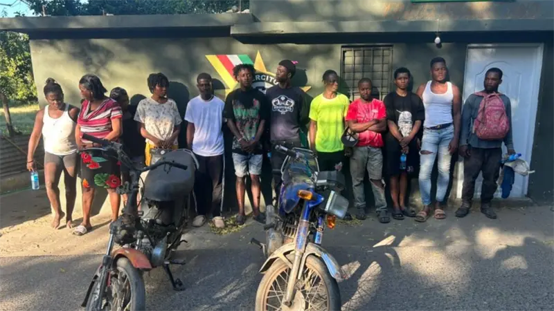 Ej&eacute;rcito dominicano detiene a 30 haitianos sin documentos en Montecristi