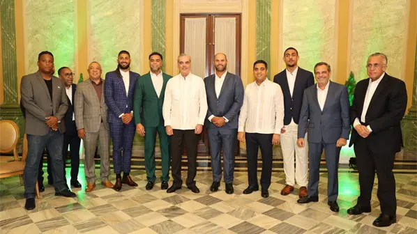 Presidente Luis Abinader encabez&oacute; encuentro con peloteros dominicanos de Grandes Ligas en Palacio Nacional