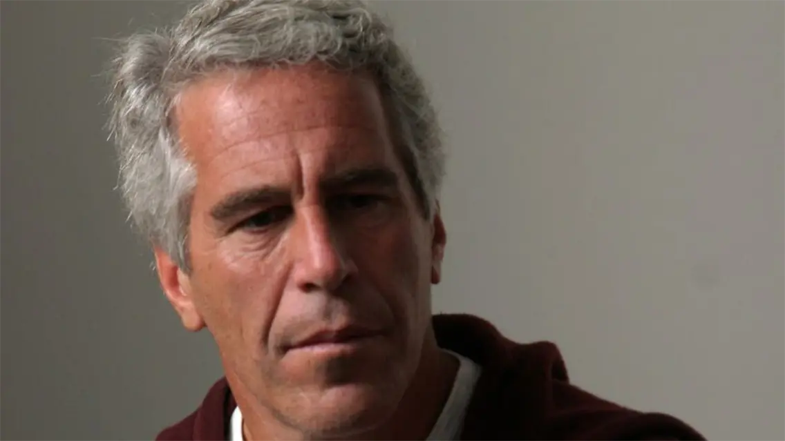 Documentos del caso Epstein revelan fotos de figuras famosas, pero con amplias censuras