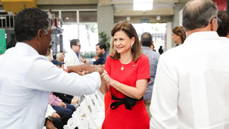 Raquel Peña comparte almuerzo navideño con líderes cristianos del Cibao