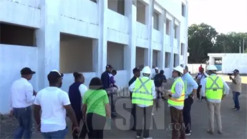 Autoridades supervisan trabajos de infraestructura escolar en la provincia de Dajab&oacute;n