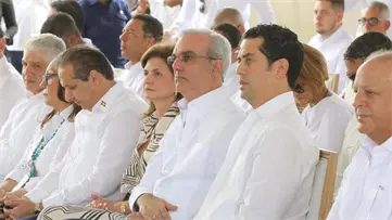 Presidente Abinader inaugura viviendas, escuela y hospital en Hato del Yaque, Santiago
