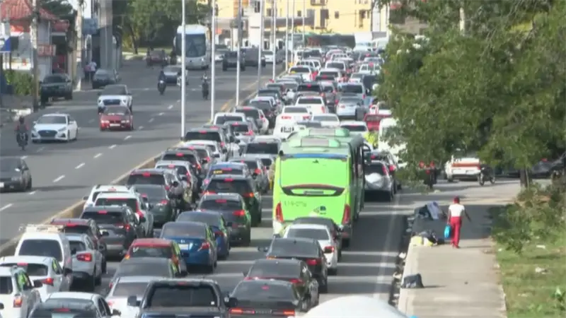 Tap&oacute;n kilom&eacute;trico en el km 9 de la Autopista Duarte