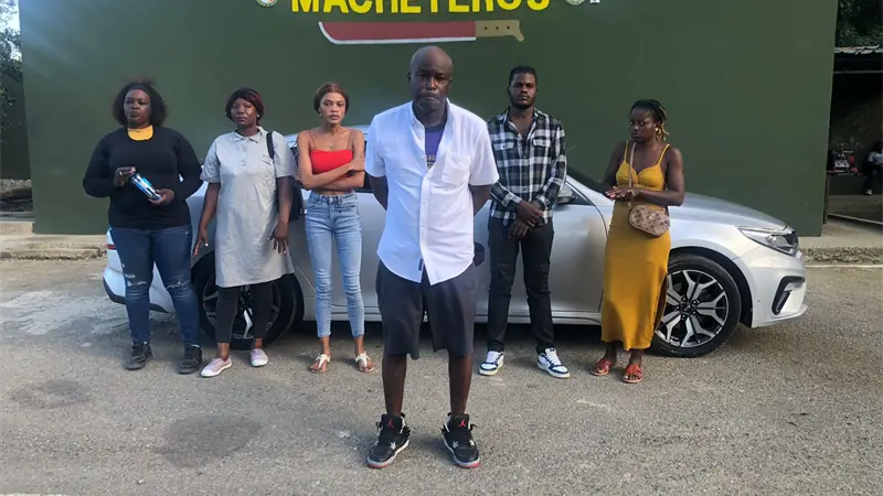 En Mao, detienen conductor que transportaba haitianos indocumentados