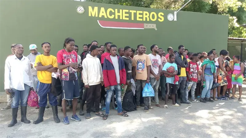 Ejército de República Dominicana detiene 159 extranjeros indocumentados en Valverde
