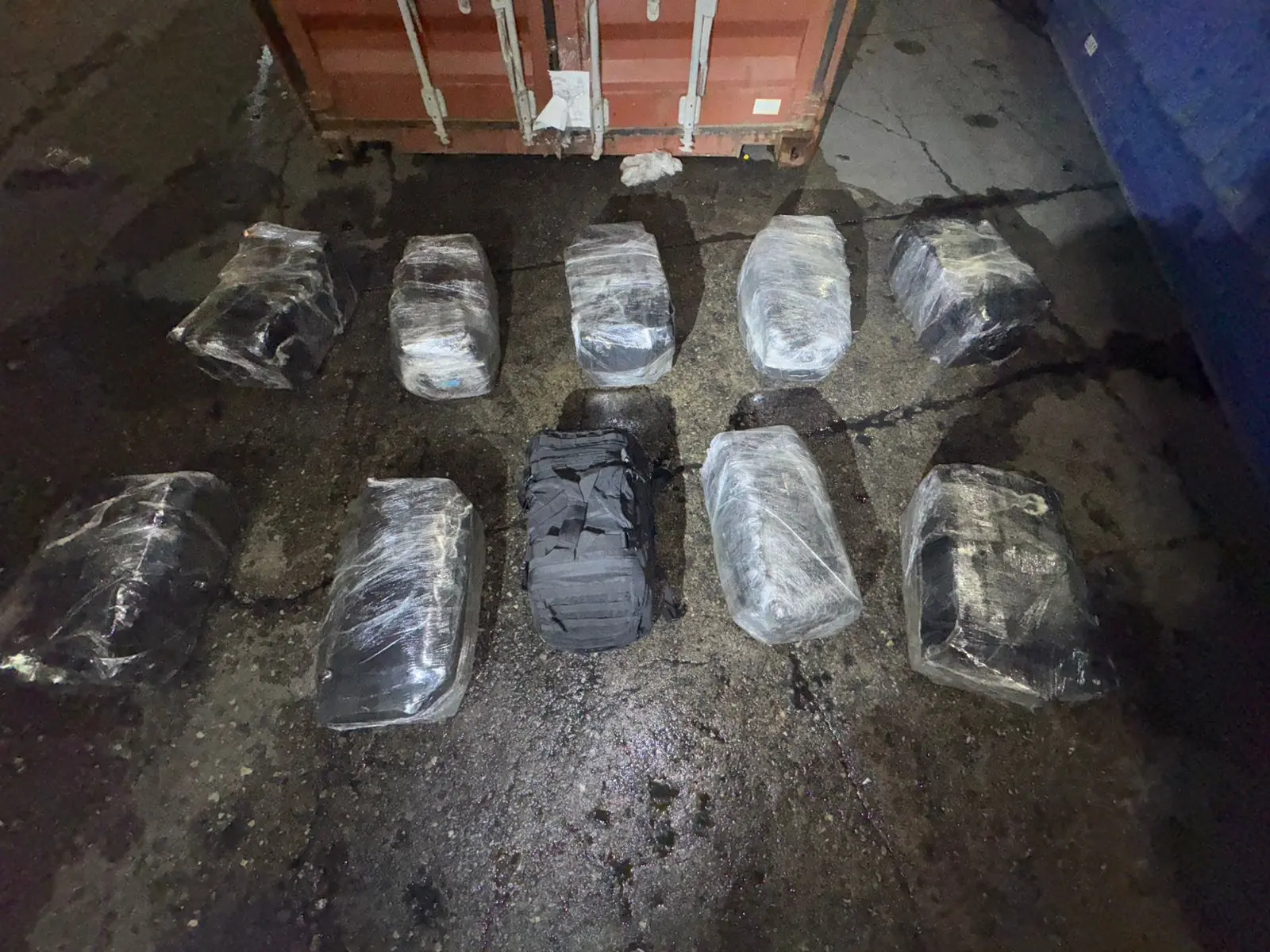 Paquetes de cocaína incautados.